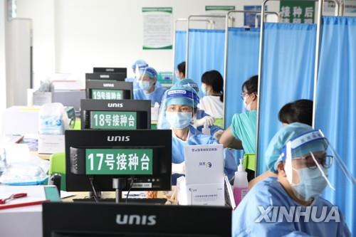 중국 광둥성 광저우의 코로나19 백신 접종 현장