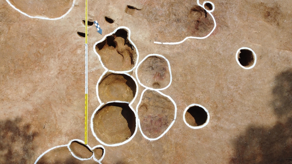 용인 처인성서 발굴된 저장구덩이 