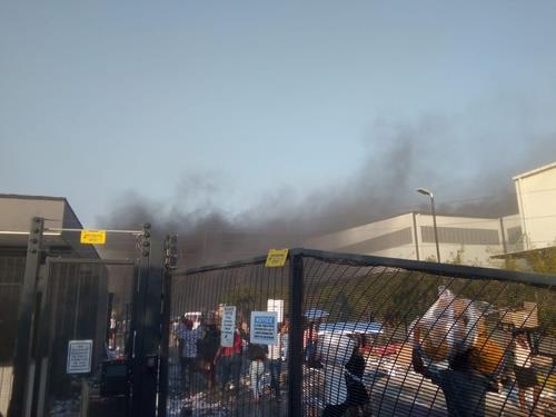 지난 7월 12일 남아공 더반에서 약탈당하고 방화된 LG전자 공장