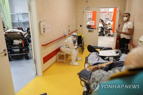 코로나19 환자로 넘쳐나는 루마니아 수도 부쿠레슈티의 병원