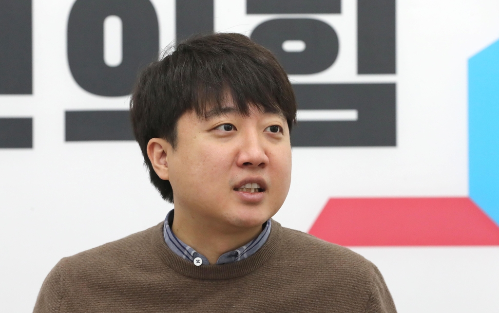  연합뉴스와 인터뷰하는 이준석 대표