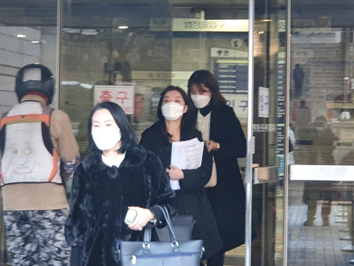 법원 나서는 조송화
