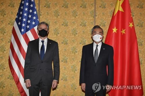 블링컨 미국 국무장관(왼쪽)과 왕이 중국 외교부장