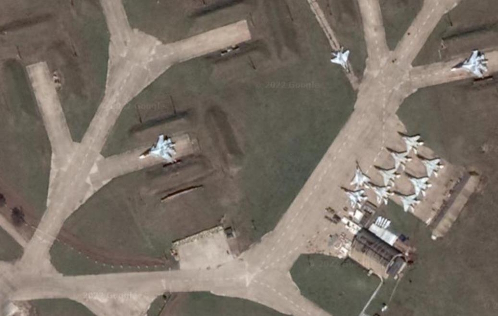 러시아 서부 쿠르스크 지역 군사시설에 전투기가 배치된 모습