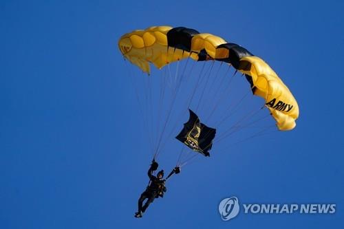 20일 미 의회 건물 소개령을 야기한 낙하 시범