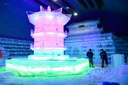 화천산천어축제 서막 얼음조각 광장 윤곽…23일 개장