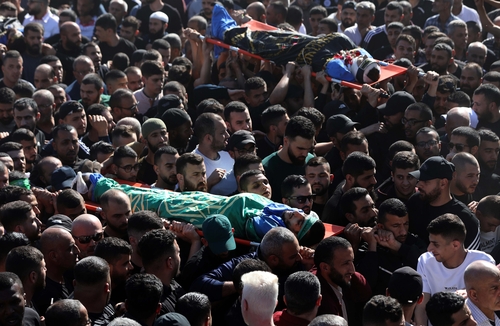 이스라엘군의 공습으로 숨진 서안지구 팔레스타인 주민 장례식 