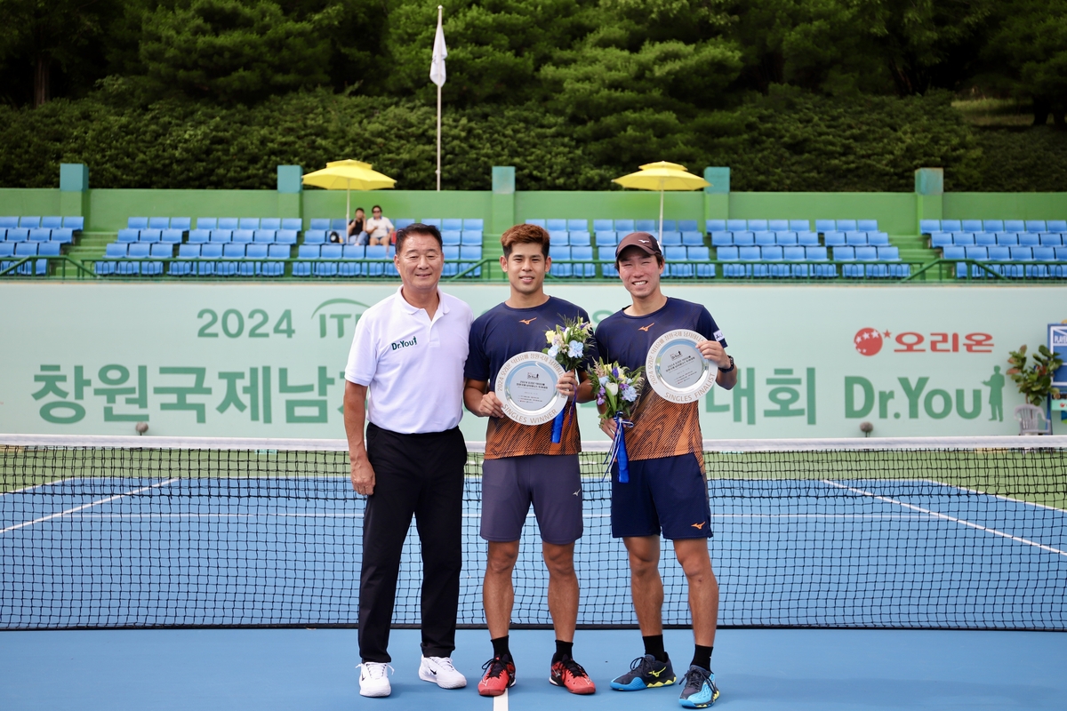 전영대 오리온 테니스단장, 우치다, 이마무라(왼쪽부터)