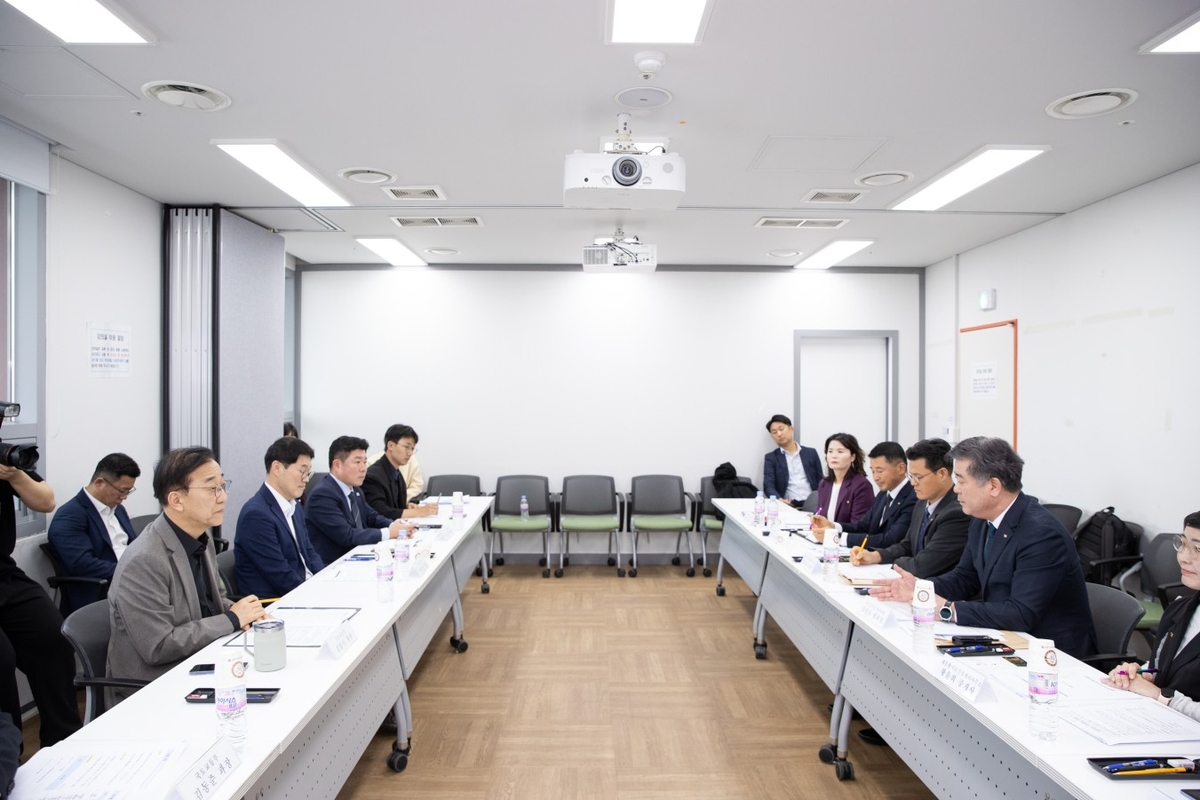 김윤덕 국토장관, 부동산 중개업계와 간담회