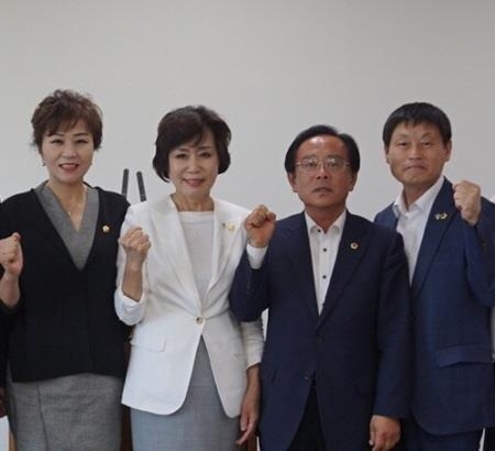 충북도의회 자유한국당, 의총 열고 원내대표·부대표 선출 - 1