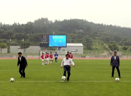 김준성 영광군수, 대통령금배 전국고교축구 시축 - 1