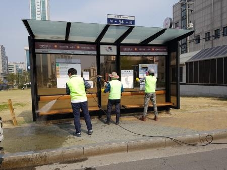 의정부시시설관리공단, 봄철 버스정류장 물청소 실시 - 1