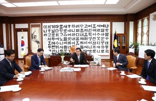 문희상 국회의장, '평양공동선언' 보고 받아 - 1