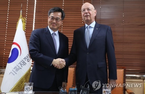 Corea del Sur y el FEM trabajarán conjuntamente sobre un centro para la cuarta revolución industrial