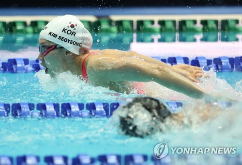 Kim Seo-yeong, de Corea del Sur, compite en la final del combinado individual (IM, según sus siglas en inglés) de 200 metros femeninos del Campeonato del Mundo de la Federación Internacional de Natación (FINA), celebrada, el 22 de julio de 2019, en el Centro Acuático Internacional de la Universidad Nambu, en Gwangju, a 330 kilómetros al sur de Seúl. (ⓒComité Organizador del Campeonato Mundial de la FINA de Gwangju 2019 y Agencia de Noticias Yonhap. Prohibida su reventa y archivo)