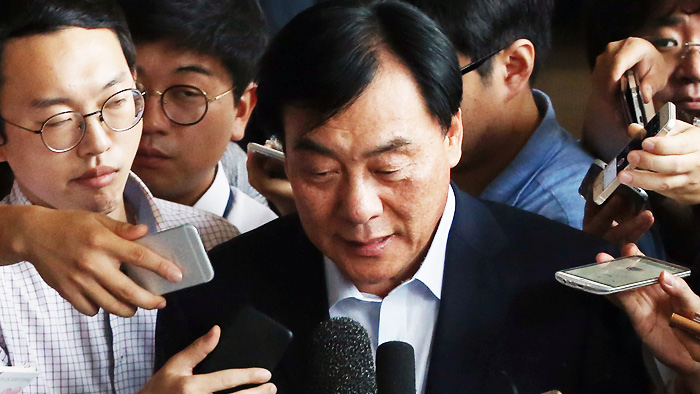 "구차한 변명 않겠다" 박기춘 의원 검찰 출석