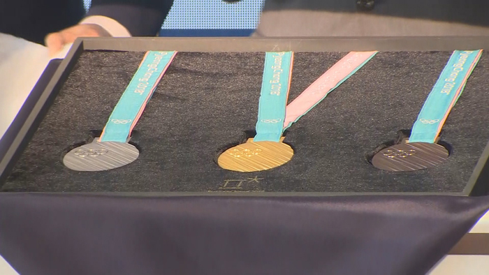 平昌冬季五輪のメダル公開　韓国の美を表現（９月２１日）