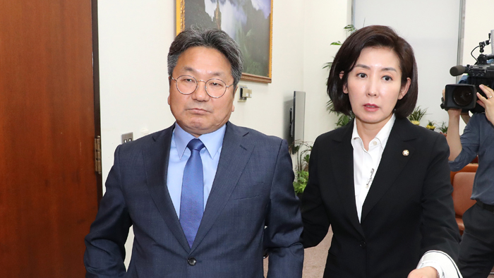 강기정 靑수석, 나경원 방문…추경처리 요청한 듯