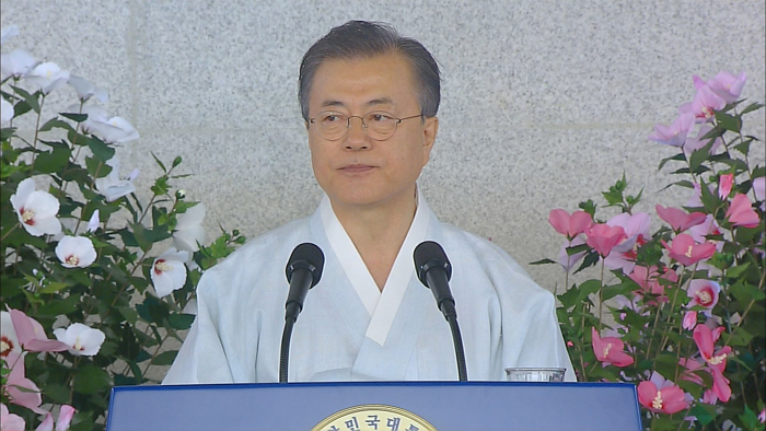 문 대통령 "2045년에 통일…아무도 흔들 수 없는 나라"