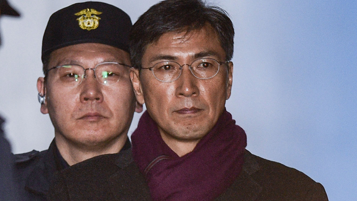 '비서 성폭행' 안희정 징역 3년 6개월 확정