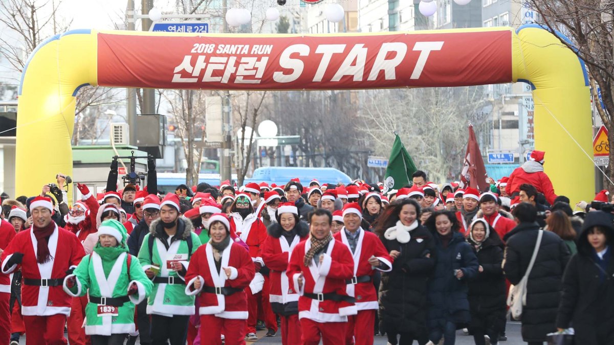 이색 '기부 마라톤' 산타런…대형 트리 행사도