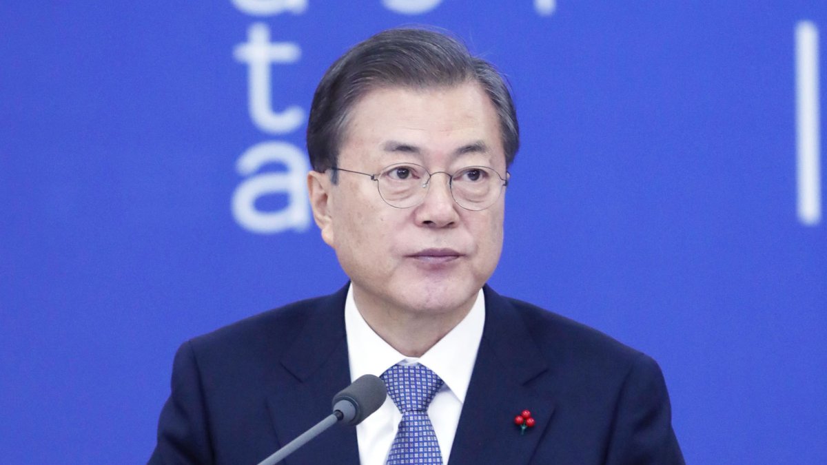 문 대통령 첫 업무보고…"가짜뉴스서 국민권익 지켜야"