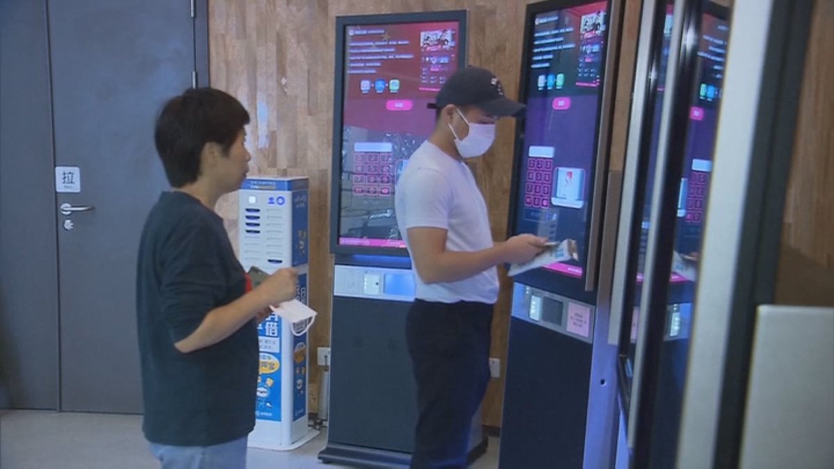 "중국 영화시장, 코로나 여파로 할리우드 제쳤다"