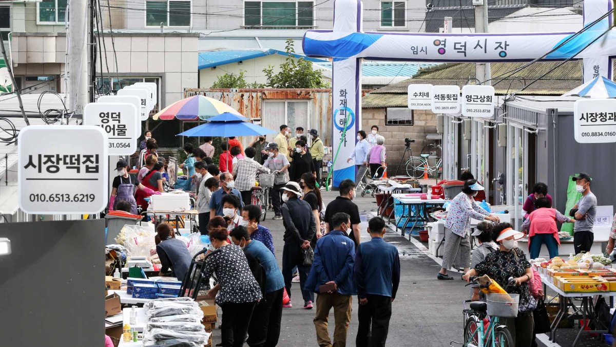 화재 피해 영덕 전통시장 재개장…"격려에 힘이 나요"