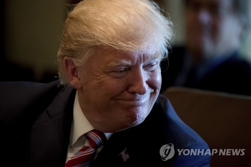 취임 후 첫 전체 각료회의 주재하는 도널드 트럼프 대통령