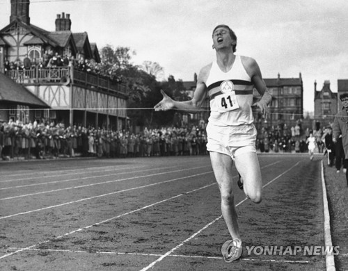 1954년 1마일 4분 기록 깰 당시 로저 배니스터