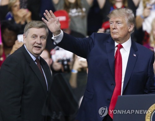 공화당 릭 서콘(왼쪽) 후보 지원유세에 나선 트럼프 대통령
