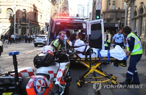 호주 시드니 도심에서 벌어진 칼부림 난동에 부상을 입은 여성