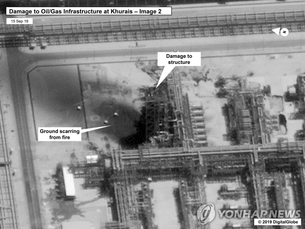 드론 공격으로 불이 난 사우디 아브카이크의 석유시설을 찍은 위성사진