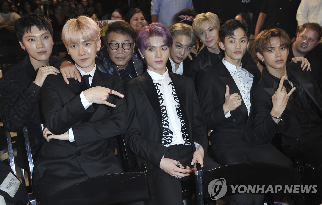 슈퍼엠, 첫 미니앨범 발매 LA 기자회견