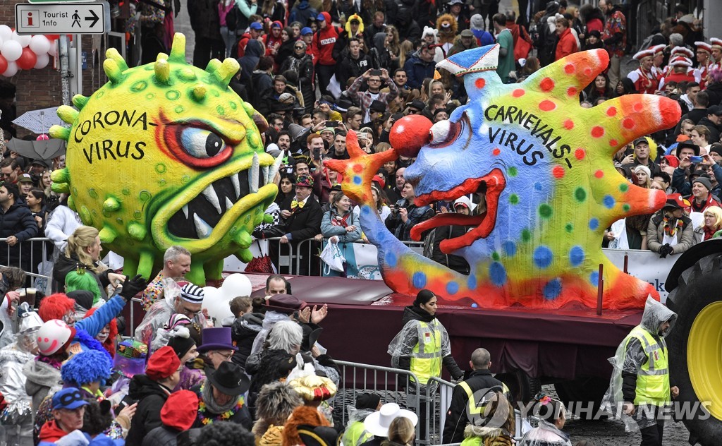 독일 대표 봄 축제 '로즈 먼데이'…코로나 바이러스·트럼프 인형도 등장