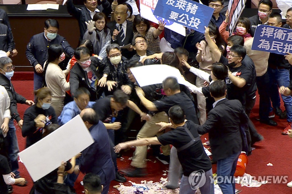 Taiwan Parliament Pork Fight