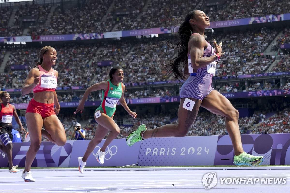 리처드슨, 가볍게 조 1위