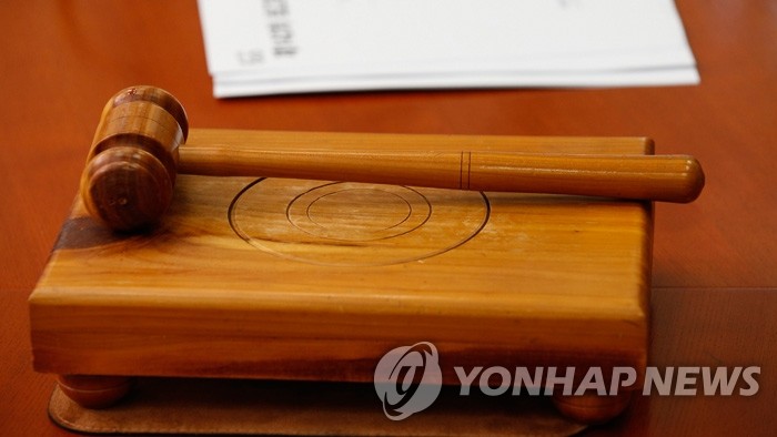 '명동 사채왕' 조세포탈·공갈 등 혐의…항소심 징역 8년 - 1