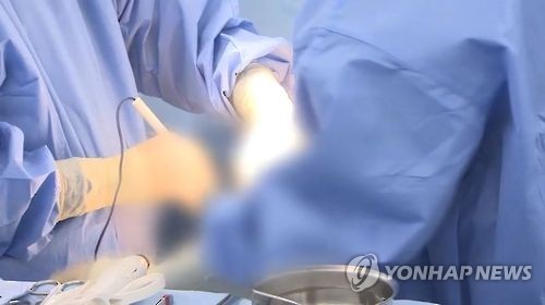 못 믿을 포털 성형수술 카페 후기…거짓 글에 6억 '뒷돈' - 1