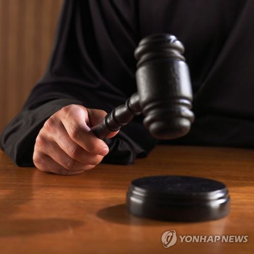 '정운호 군납로비' 브로커, 횡령·사기 징역 2년6개월 추가 - 1