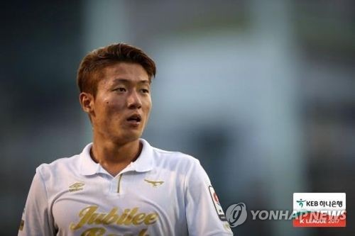 프로축구 성남FC에서 일본 J리그 감바 오사카로 이적한 황의조