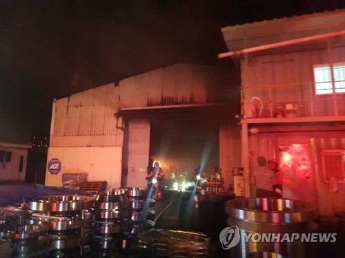 화재가 발생한 울산 배관 제조업체.