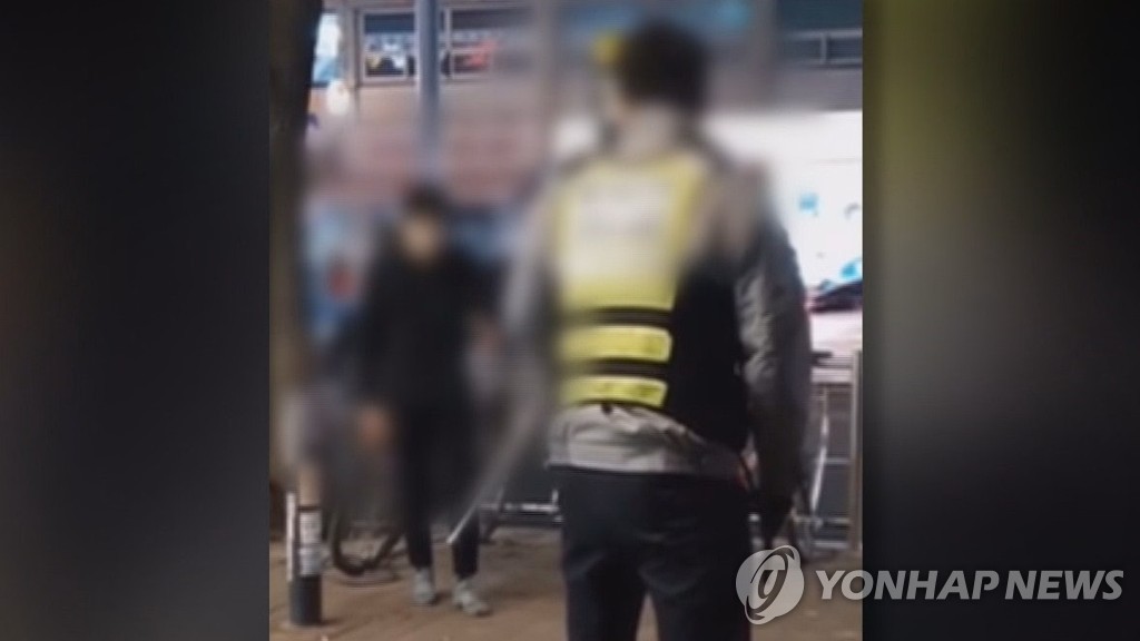 '암사역 흉기난동' 10대 현장서 체포…친구 찌르고 경찰 위협