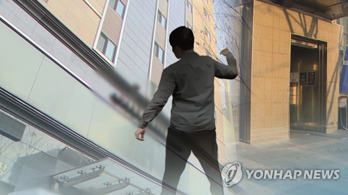 '아레나' 보안요원, 폭행 혐의로 구속영장 청구 (CG)