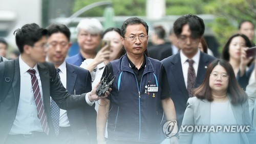 김명환 민주노총 위원장 구속…"7월 총파업 사수"(CG)