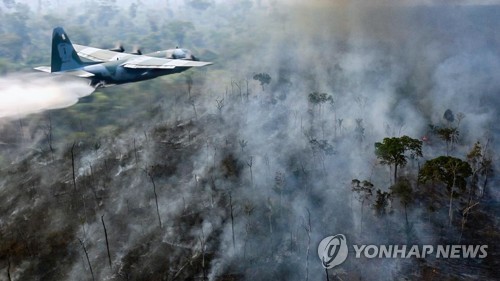 아마존 산불 '비상'…브라질, 군용기 동원해 진화 (CG)