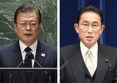 (왼쪽부터) 문재인 대통령 - 기시다 일본 총리
