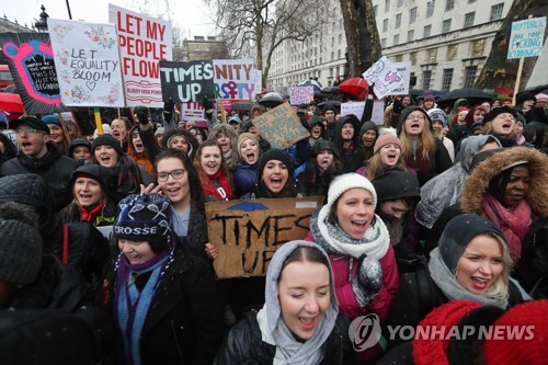 21일(현지시간) 영국 런던에서 열린 여성행진 행사[AFP=연합뉴스]