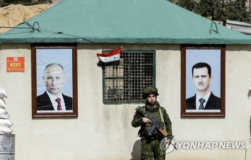 시리아 수도 다마스쿠스와 반군 지역 동구타 사이 검문소의 러시아군 헌병