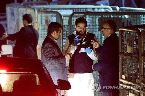 카슈끄지 피살 현장인 사우디 총영사관 수색하는 터키 경찰